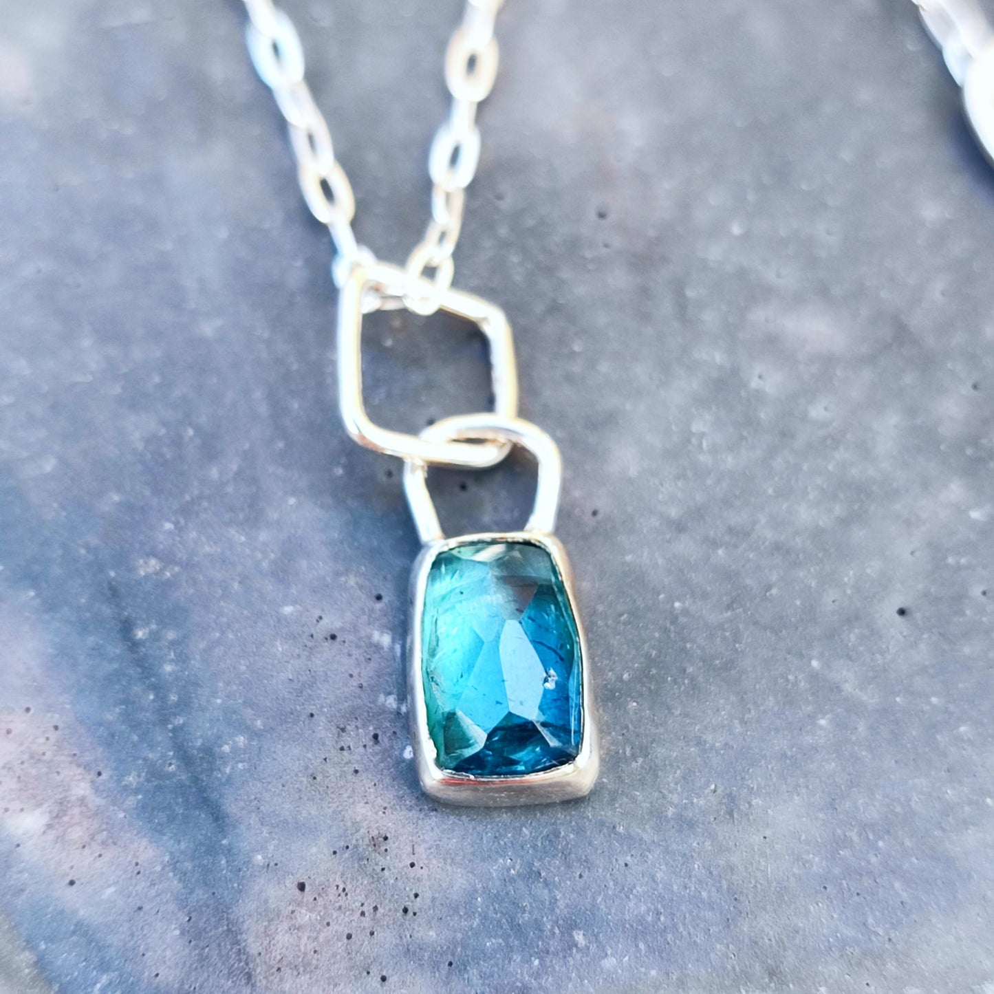 Teal green 'Juicy' Tourmaline pendant