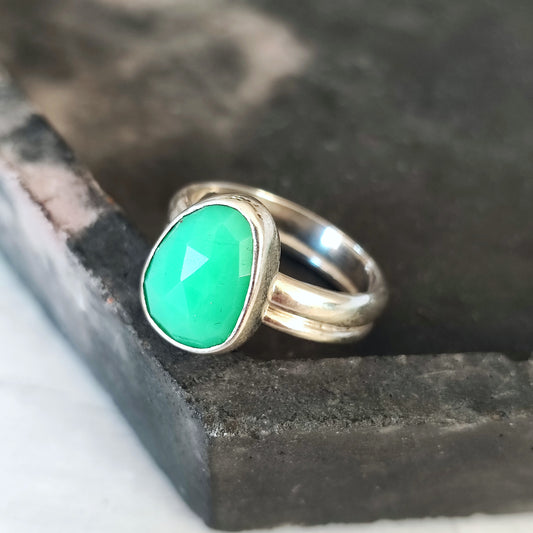 Chrysoprase chunky band ring